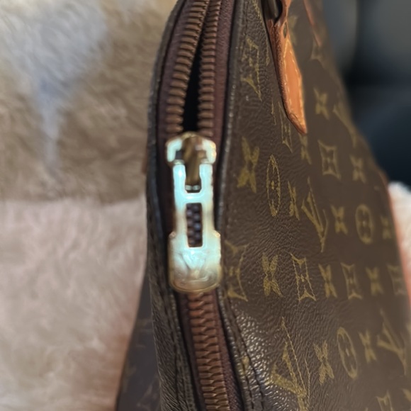 Louis Vuitton Purse - Picture 4 of 8